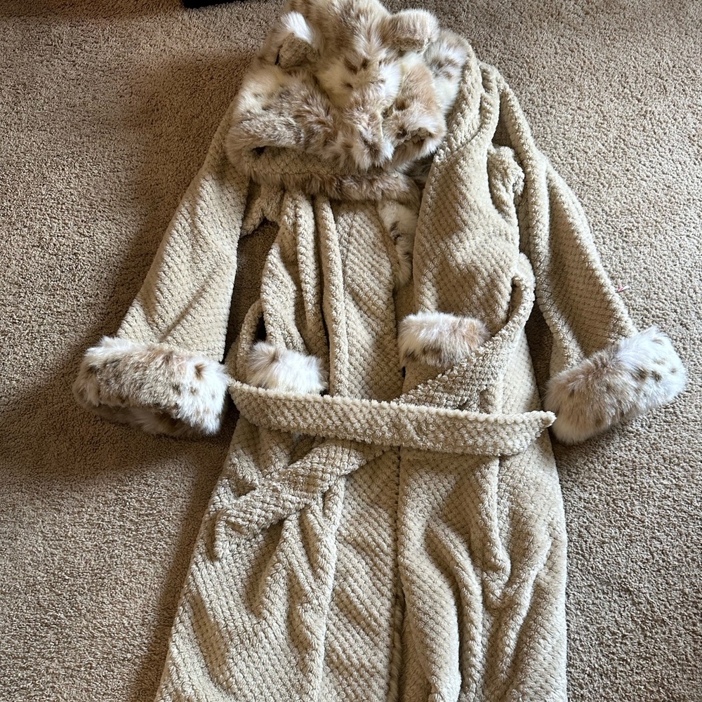 Spirithoods Snow Leopard Robe
